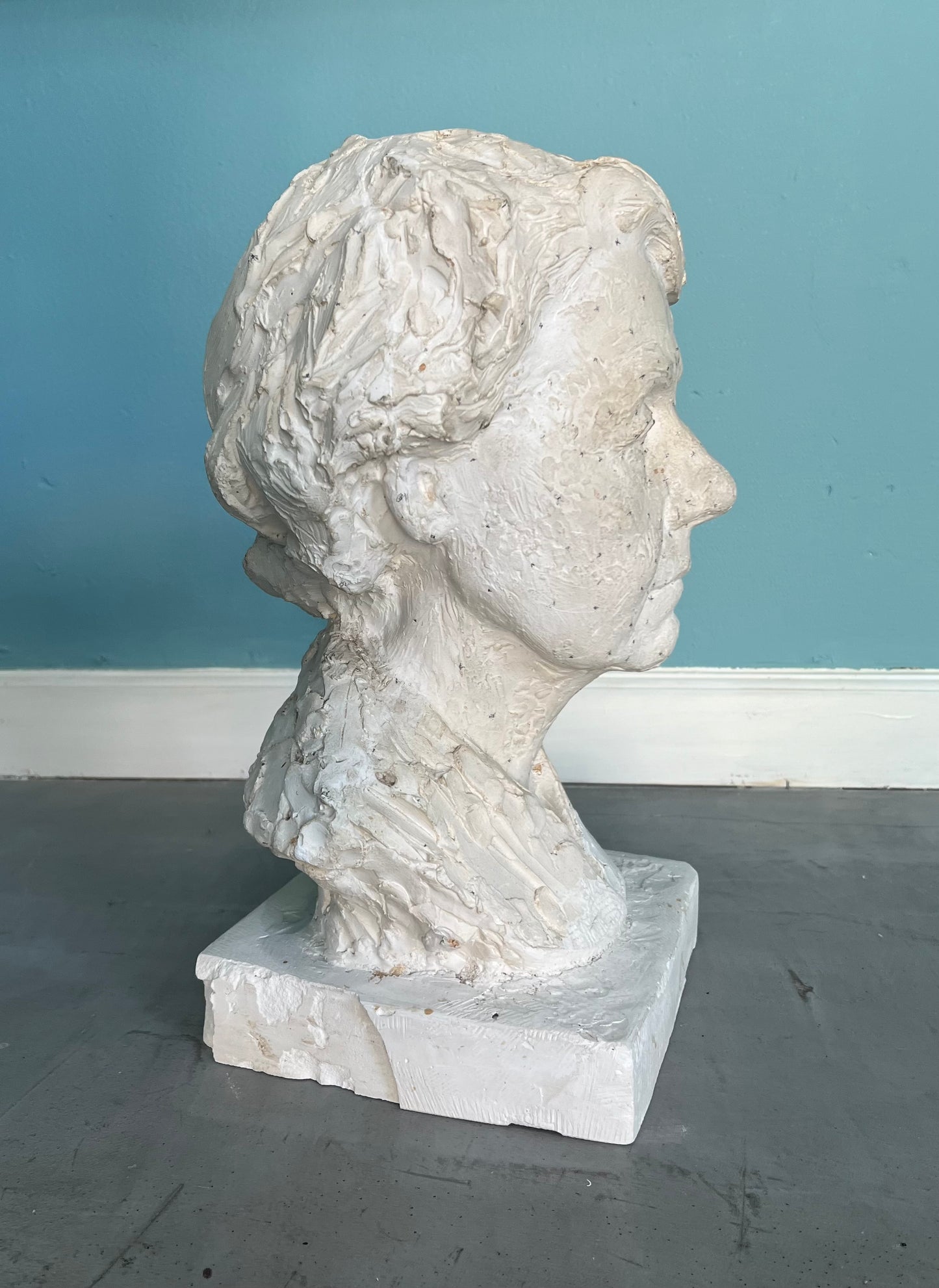 Henry Luckow-Nielsen. Portrait buste of a woman