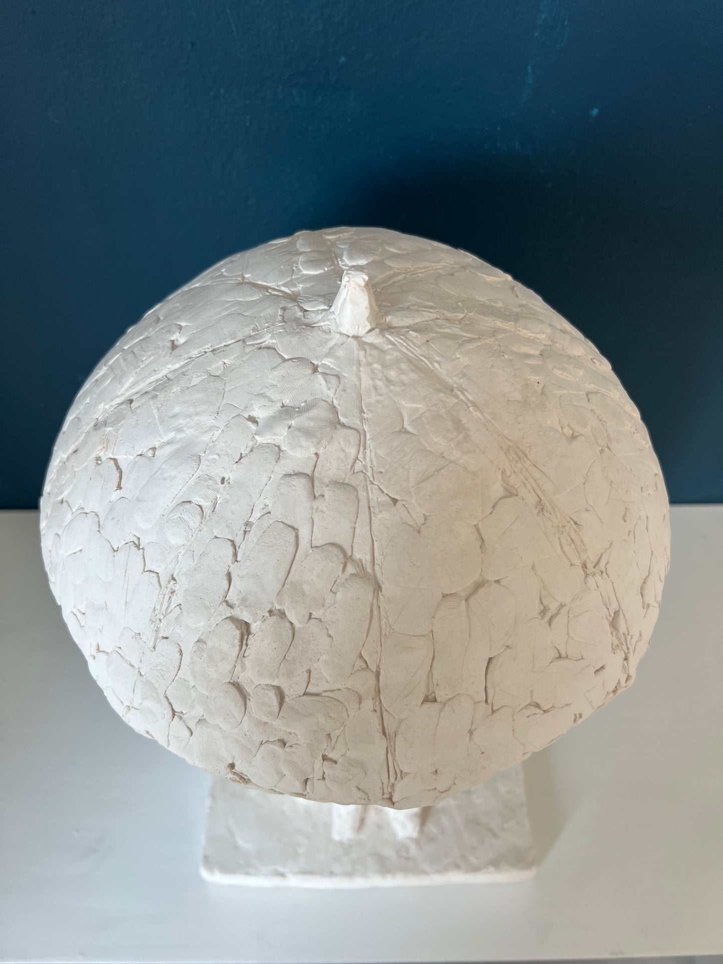 Hanne Varming. Under the umbrella