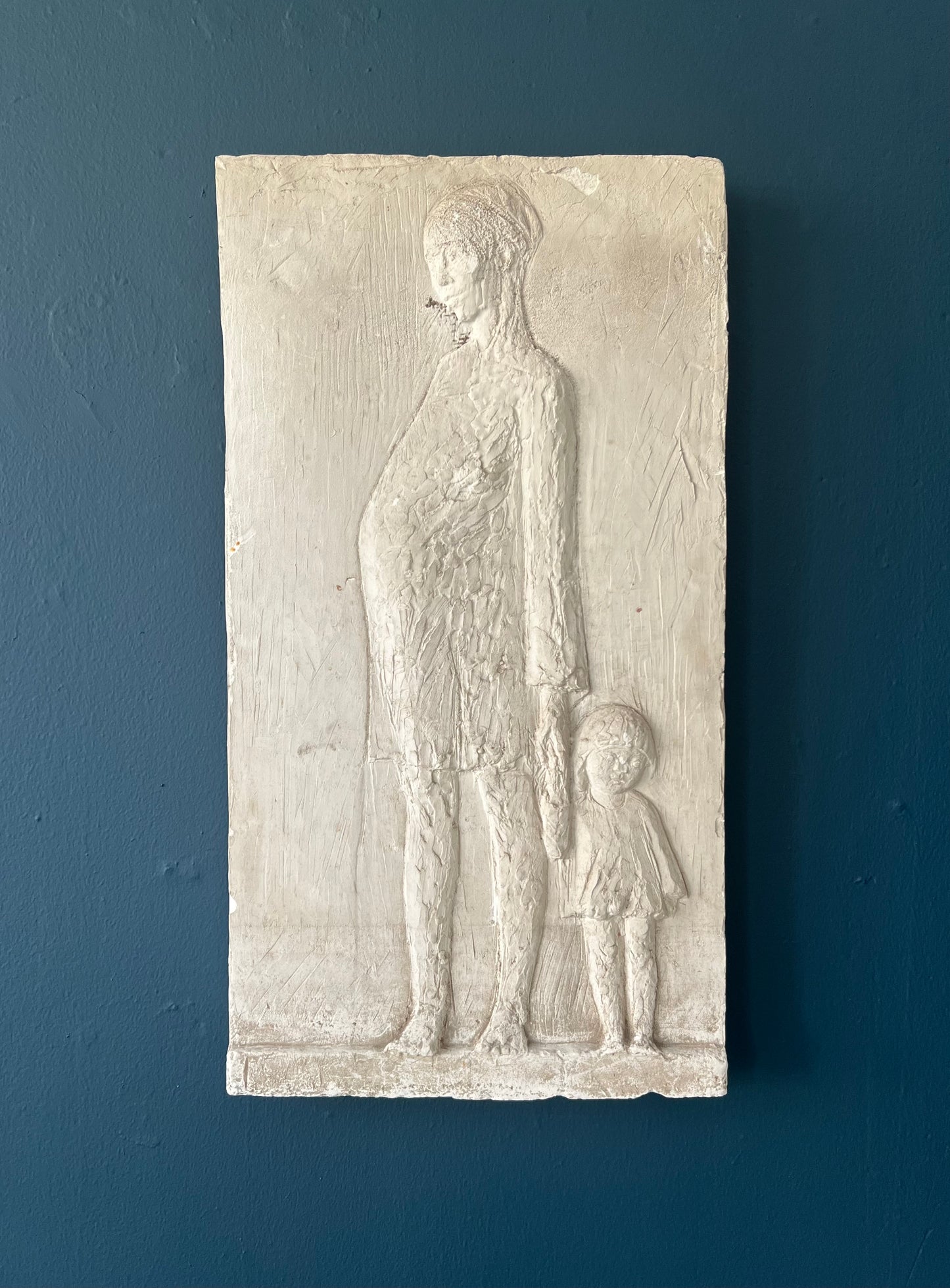 Hanne Varming. Pregnant mother with child