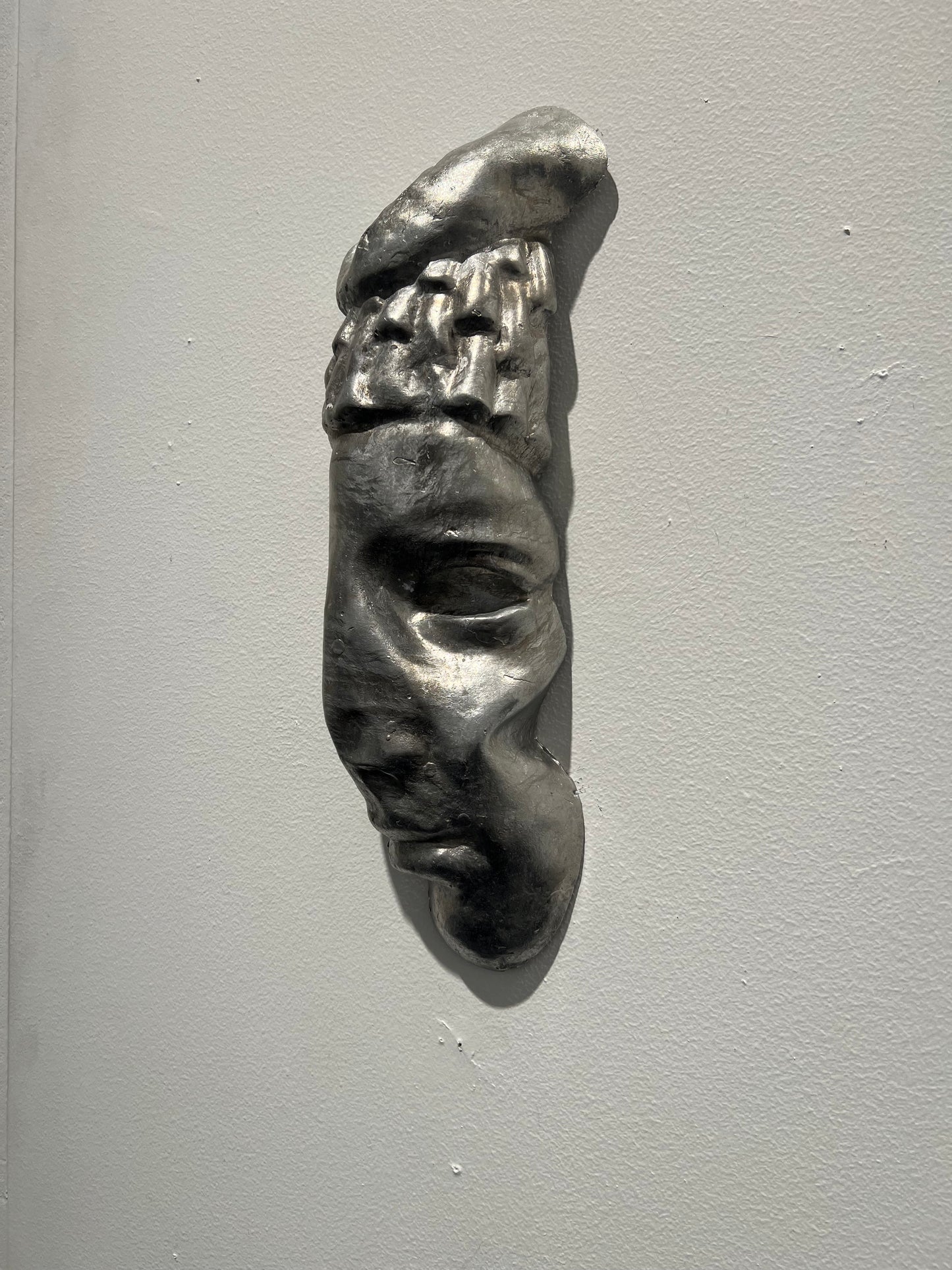 Marie Kølbæk Iversen. “O(gibbous)”