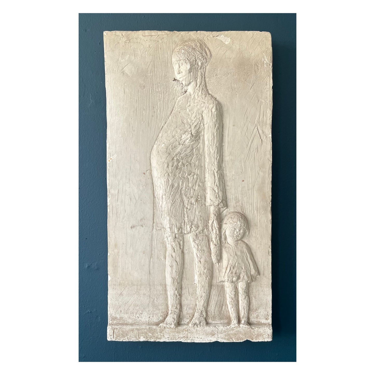 Hanne Varming. Pregnant mother with child