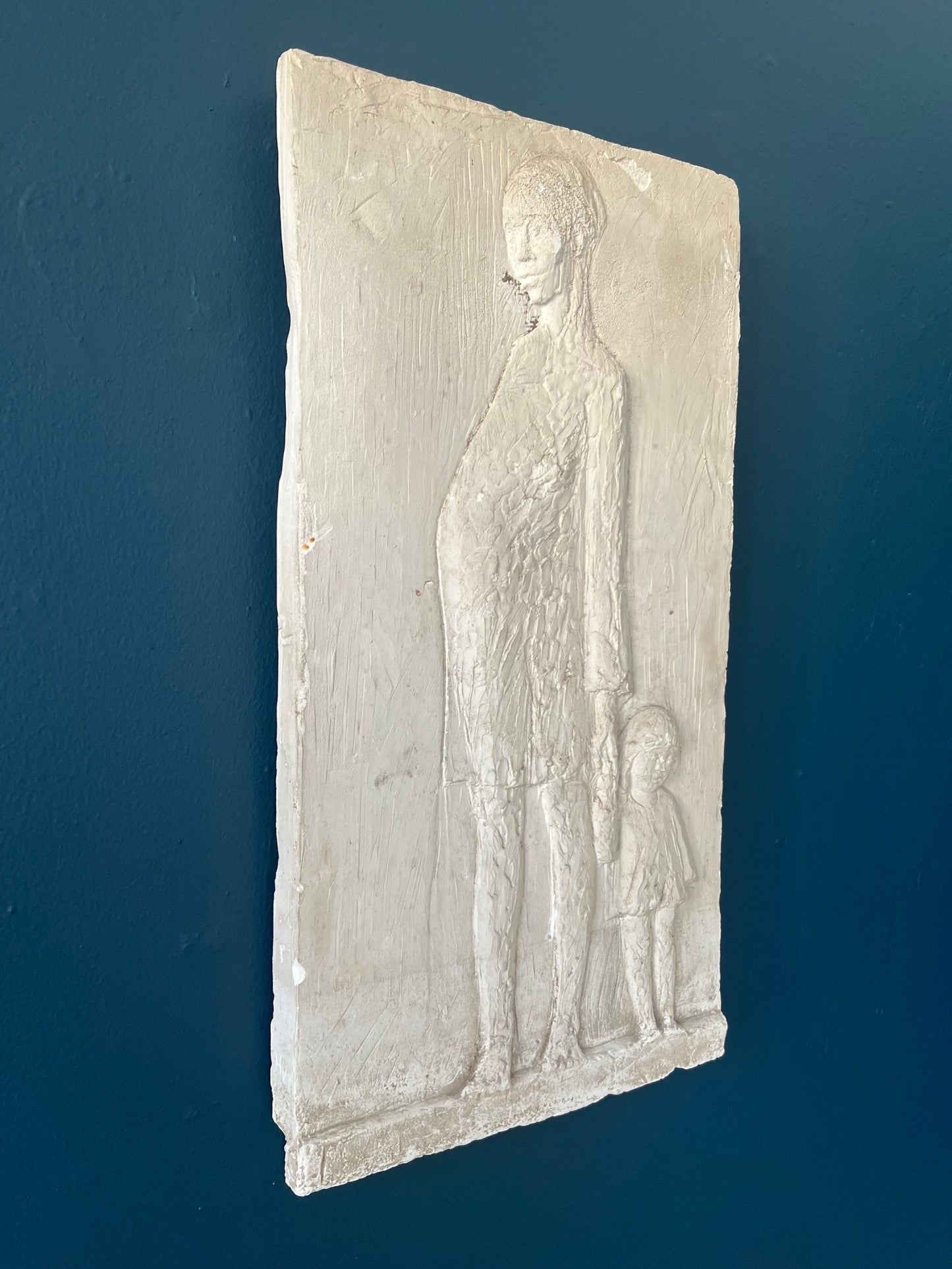 Hanne Varming. Pregnant mother with child