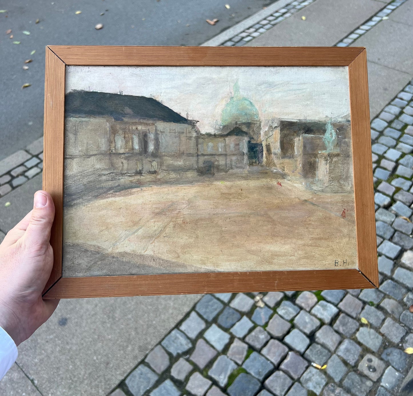 Bizzie Høyer. “Amalienborg Slotsplads”