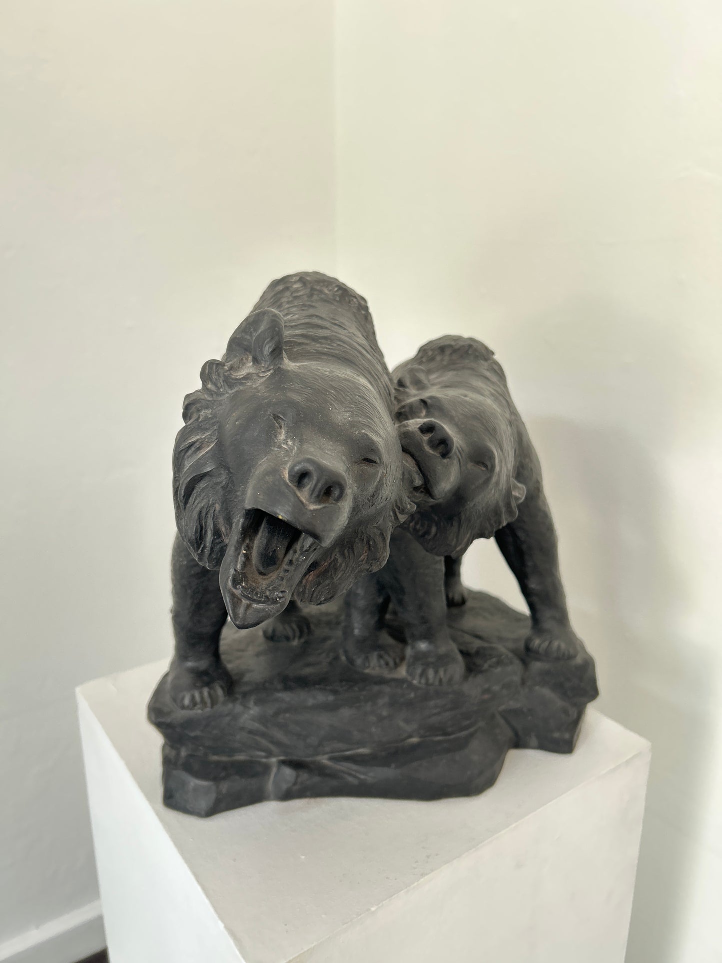 Carl J. Bonnesen. Playing bears, sculpture