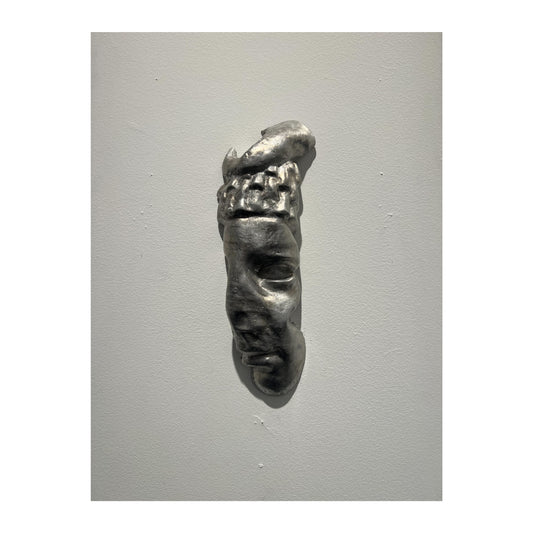 Marie Kølbæk Iversen. “O(gibbous)”