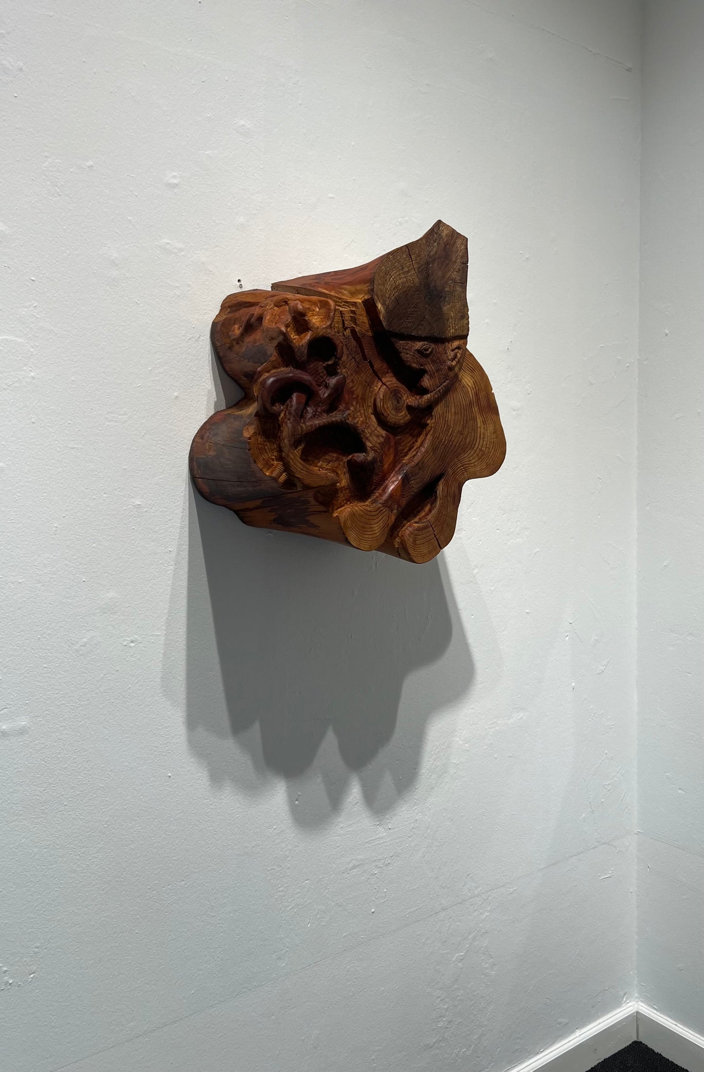 Mette Rasmussen. “Nissen finder globen blandt Bayeuxtræer”, 2019