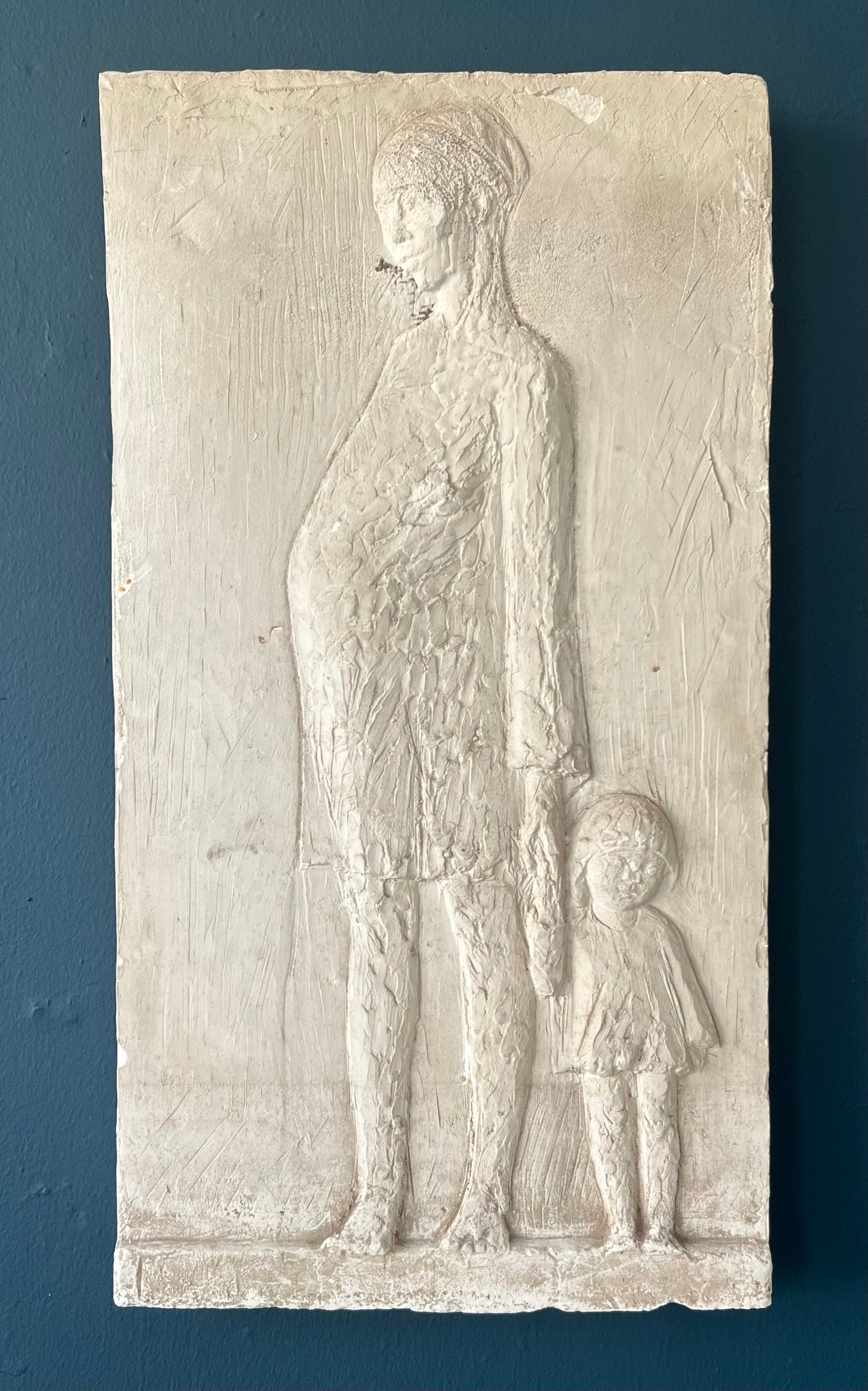 Hanne Varming. Pregnant mother with child